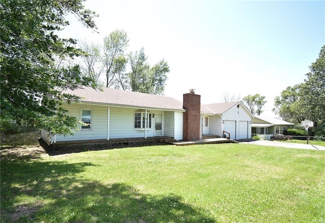211 Southside Ct, Excelsior Springs, MO 64024 - ranch-style home with asphalt driveway, a garage, a front yard, and a porch