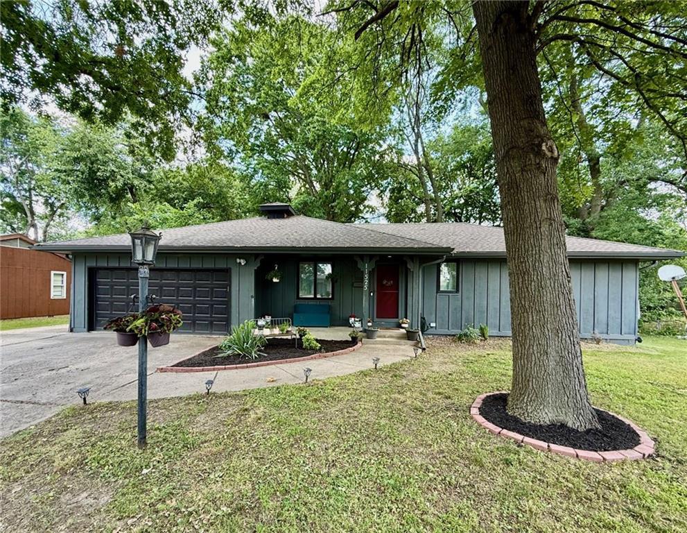 11525 Sunnyslope Dr, Kansas City, MO 64134 - photo 1