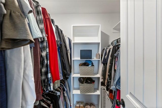 20335 W 220th Ter, Spring Hill, KS 66083 - view of walk in closet