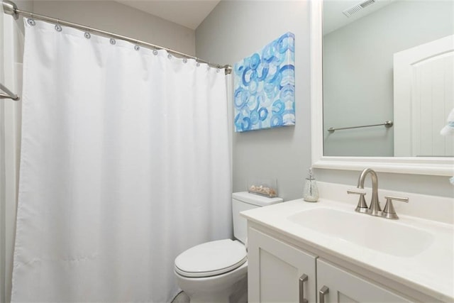 14423 N 145th St, Basehor, KS 66007 - full bathroom with vanity and curtained shower