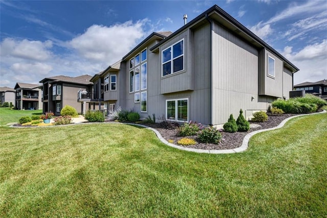 14423 N 145th St, Basehor, KS 66007 - back of property with a lawn