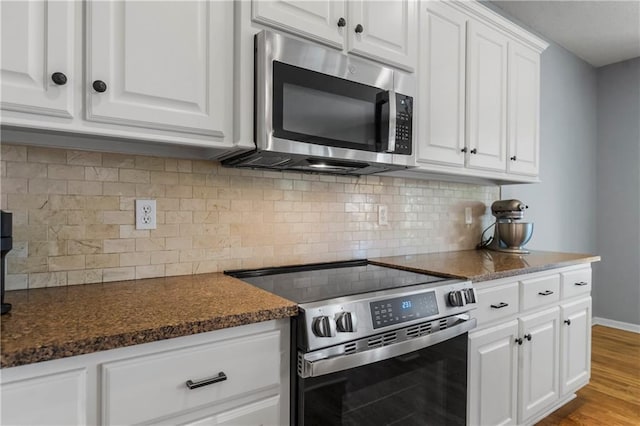 23852 W 124th Ct, Olathe, KS 66061 - kitchen with stainless steel appliances, white cabinets, decorative backsplash, and wood finished floors