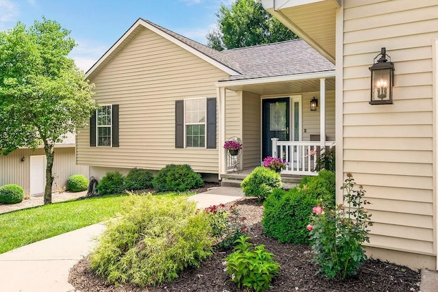 1702 Aspen Ln, Excelsior Springs, MO 64024 - tri-level home featuring covered porch and a shingled roof