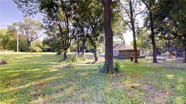 921 E Vine St, Rich Hill, MO 64779 - view of green lawn