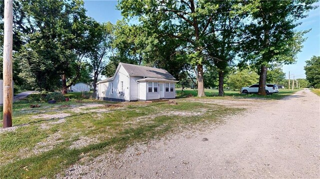 921 E Vine St, Rich Hill, MO 64779 - view of side of property