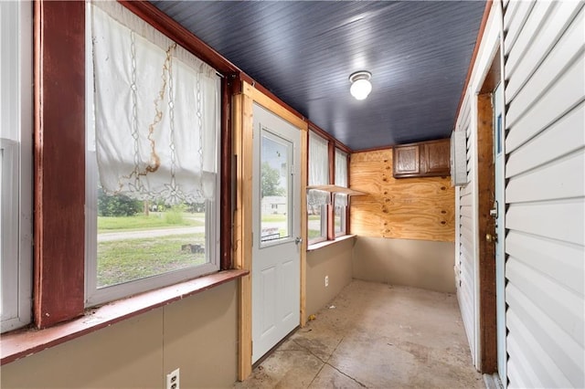 921 E Vine St, Rich Hill, MO 64779 - entryway featuring unfinished concrete floors
