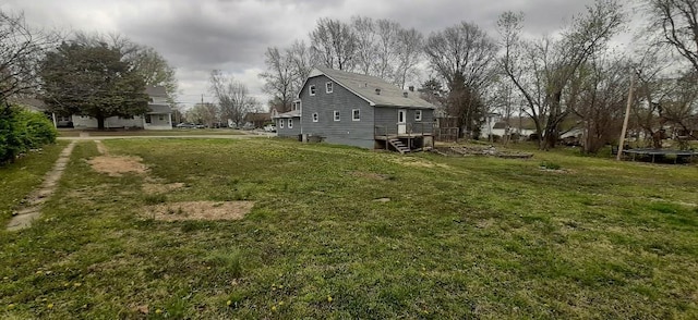 615 Church St, Neodesha, KS 66757 - view of grassy yard with a trampoline
