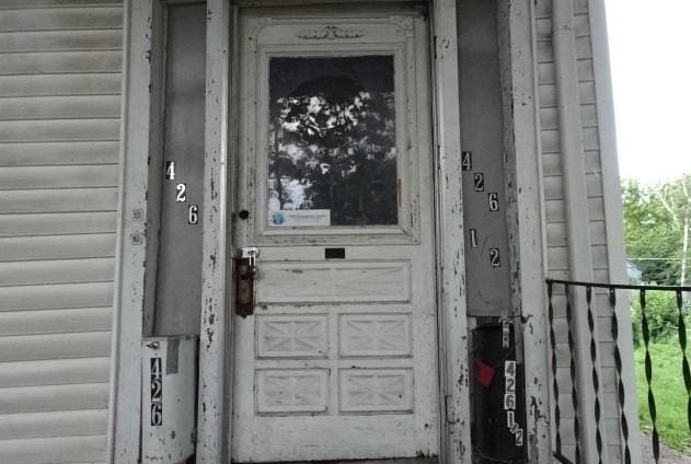 426 Pottawatomie St, Leavenworth, KS 66048 - entrance to property