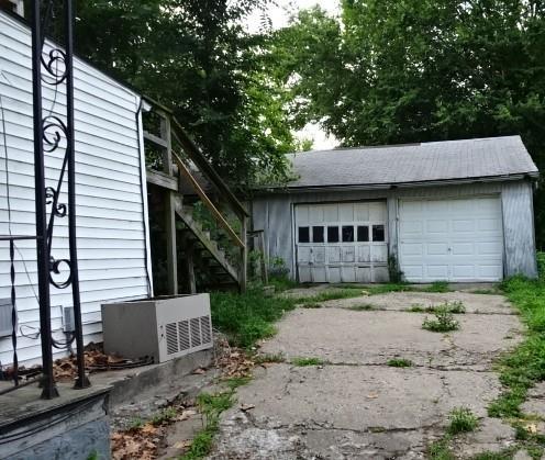426 Pottawatomie St, Leavenworth, KS 66048 - view of detached garage