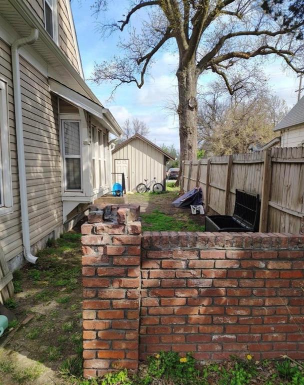 535 W Maple St, Columbus, KS 66725 - photo 4