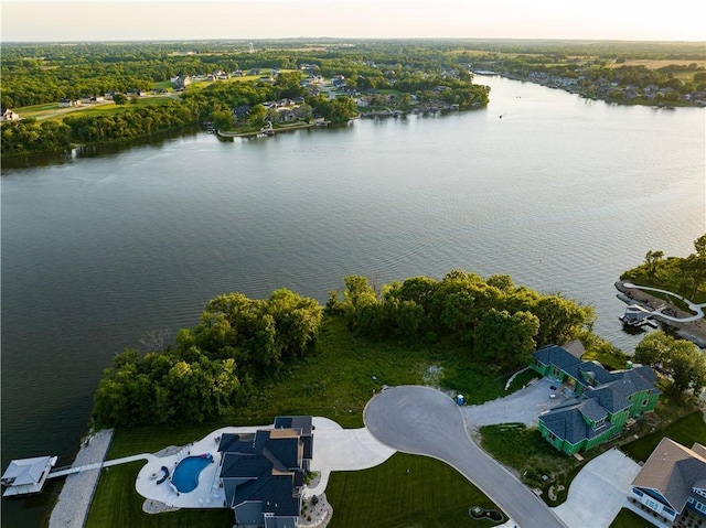 12 Omaha Cir, Lake Winnebago, MO 64034
