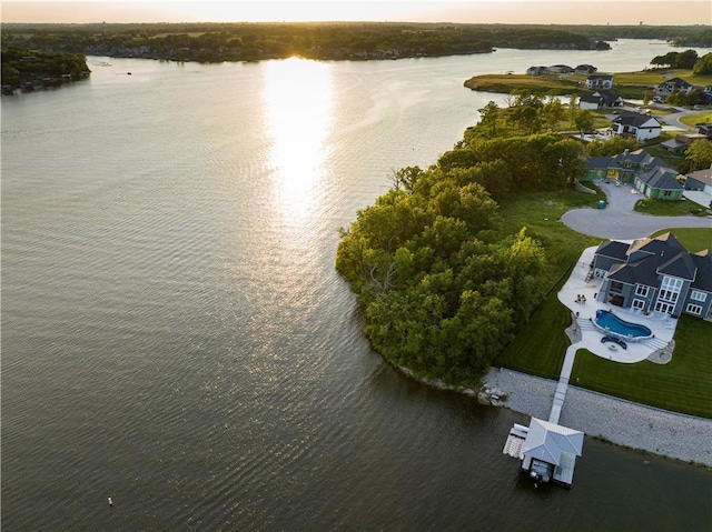 12 Omaha Cir, Lake Winnebago, MO 64034