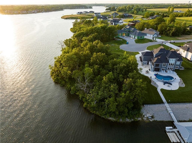 12 Omaha Cir, Lake Winnebago, MO 64034