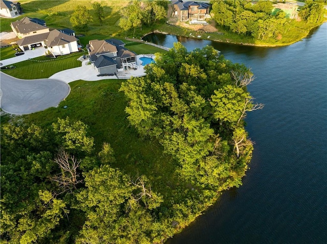 12 Omaha Cir, Lake Winnebago, MO 64034