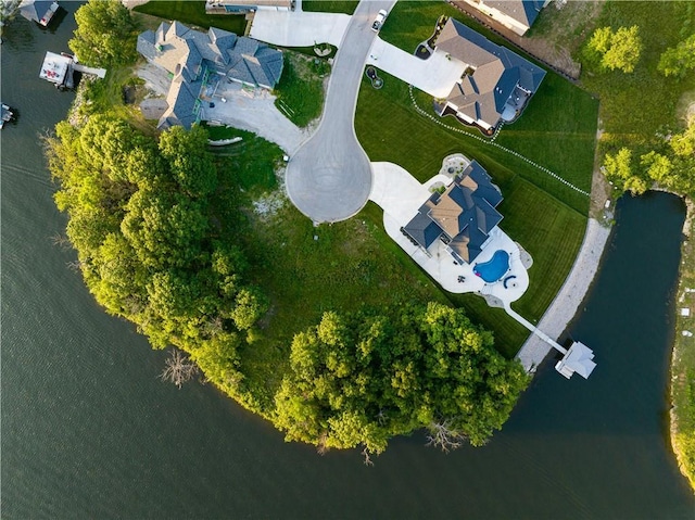 12 Omaha Cir, Lake Winnebago, MO 64034
