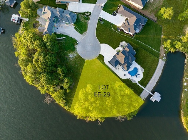 12 Omaha Cir, Lake Winnebago, MO 64034