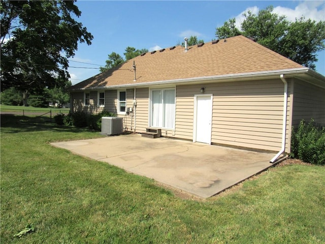 502 N Jefferson St, Spring Hill, KS 66083 - rear view of property featuring a patio and a shingled roof
