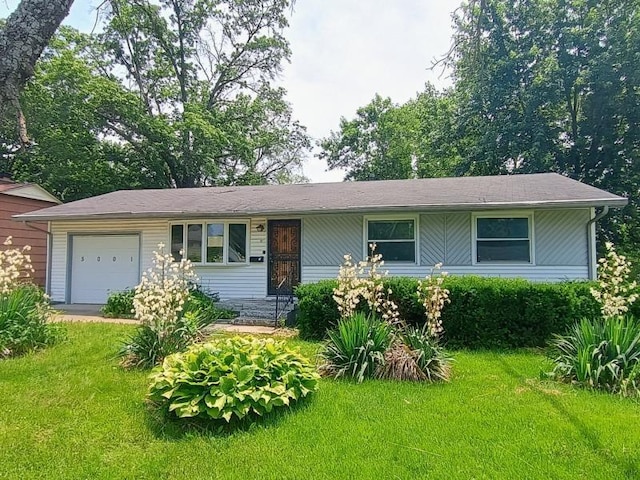5001 E 41st St, Kansas City, MO 64130 - ranch-style home featuring an attached garage and a front yard