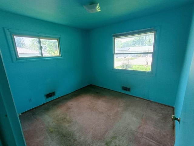 5001 E 41st St, Kansas City, MO 64130 - unfurnished room featuring carpet