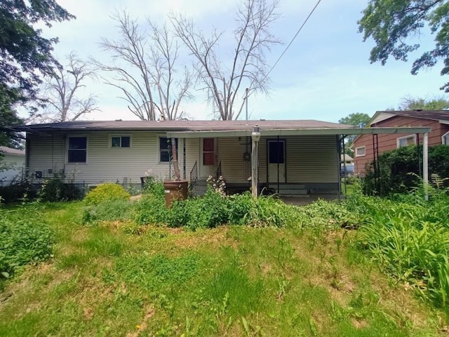 5001 E 41st St, Kansas City, MO 64130 - rear view of property with a porch