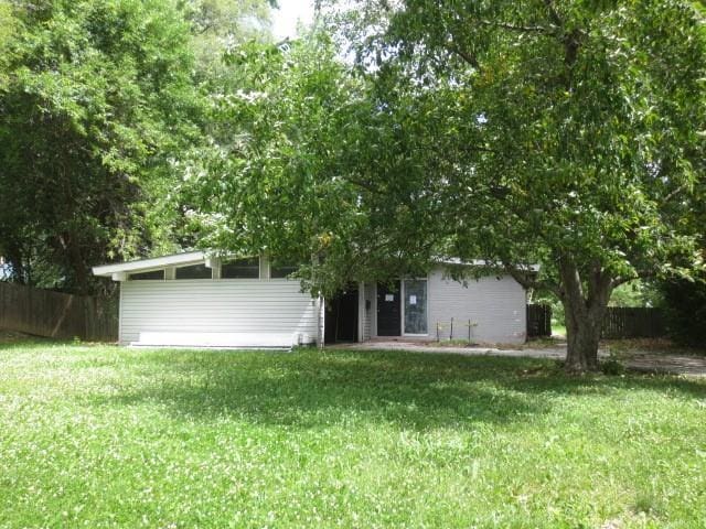 1206 NE 67th St, Gladstone, MO 64118 - photo 1
