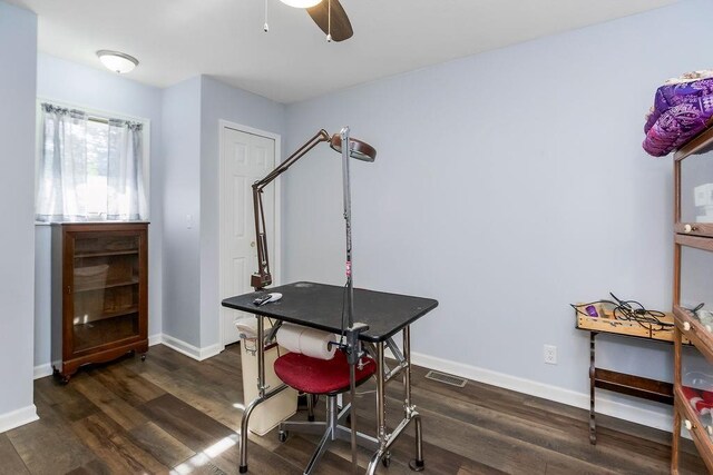 1100 Sycamore Ridge Dr, Lansing, KS 66043 - dining room featuring dark wood finished floors and a ceiling fan