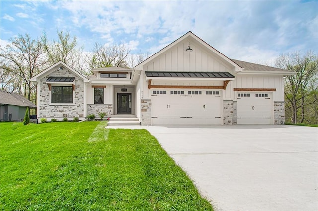2140 Crooked Creek Dr, Kearney, MO 64060 - view of front of house featuring board and batten siding, a garage, and a front lawn