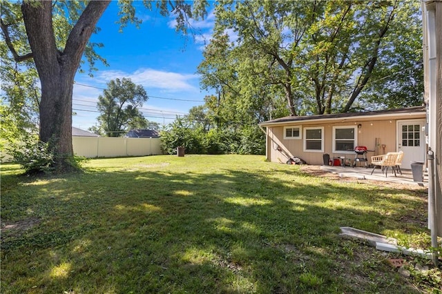 11102 Winchester Ave, Kansas City, MO 64134 - view of yard with a patio