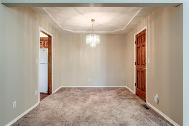 411 SW Windmill Ln, Lees Summit, MO 64082 - unfurnished room with carpet floors and a chandelier