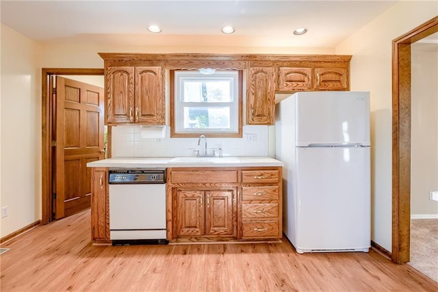 411 SW Windmill Ln, Lees Summit, MO 64082 - kitchen featuring white appliances, light wood-type flooring, light countertops, backsplash, and recessed lighting