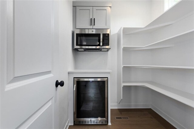 16778 S Twilight Ln, Olathe, KS 66062 - pantry featuring wine cooler