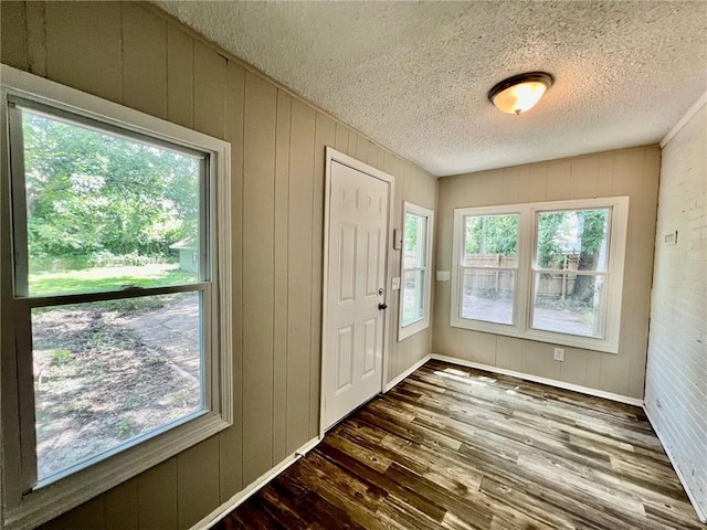 537 S Brookside Ave, Independence, MO 64053 - foyer entrance with dark wood-style floors and a textured ceiling
