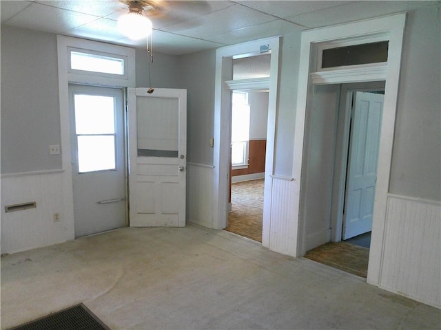 1022 Sycamore St, Humboldt, KS 66748 - foyer featuring carpet flooring, wainscoting, and a ceiling fan