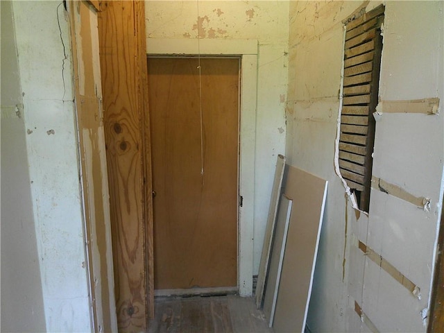 1022 Sycamore St, Humboldt, KS 66748 - view of hall
