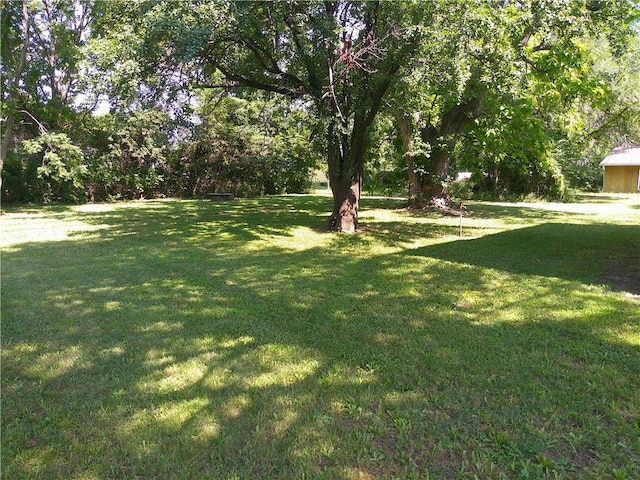 1022 Sycamore St, Humboldt, KS 66748 - view of grassy yard