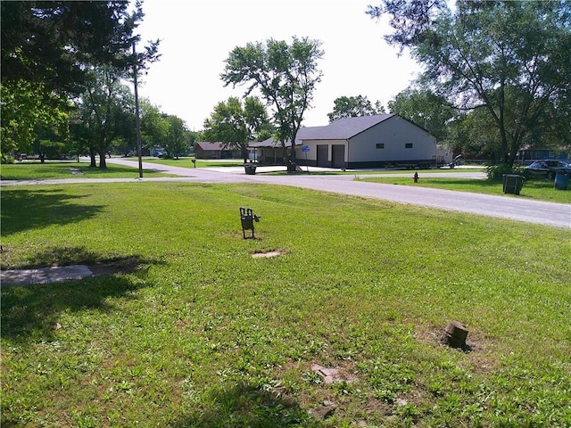 1022 Sycamore St, Humboldt, KS 66748 - view of green lawn