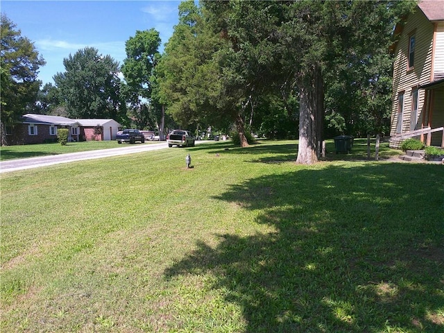 1022 Sycamore St, Humboldt, KS 66748 - view of green lawn