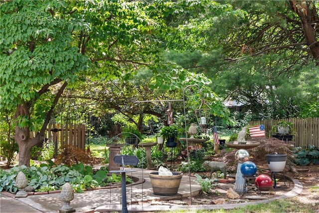 200 NE Oak Tree Cir, Lees Summit, MO 64086 - view of yard with a patio area