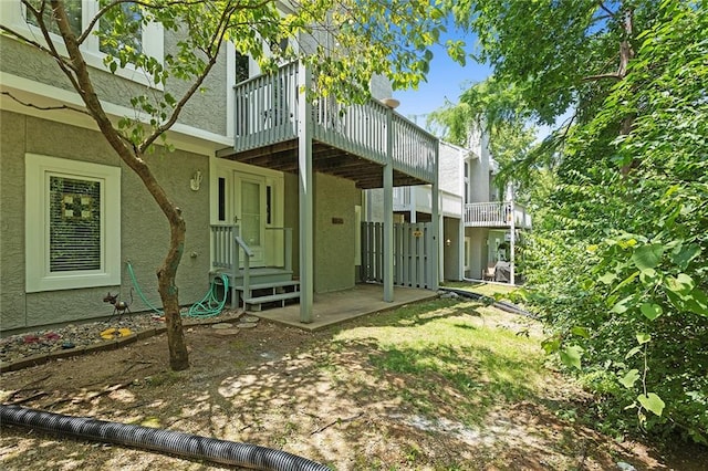 5817 Park Cir, Shawnee, KS 66216 - view of side of home with stucco siding