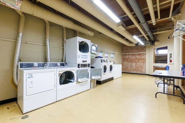 308 W 8th St Unit 409, Kansas City, MO 64105 - community laundry with stacked washer / drying machine and washing machine and dryer
