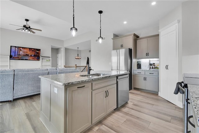 307 S Wilson St, Archie, MO 64725 - kitchen with gray cabinets, stainless steel appliances, a ceiling fan, light wood-style flooring, and recessed lighting