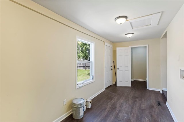 526 S Maple St, Ottawa, KS 66067 - foyer entrance featuring wood finished floors