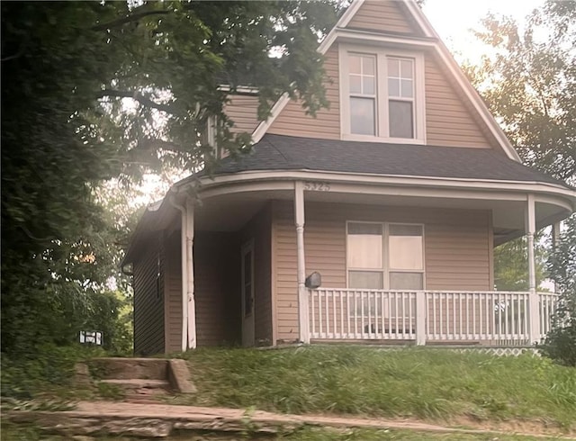 5325 Sawyer St, Saint Joseph, MO 64504 - view of front of home with a porch and roof with shingles
