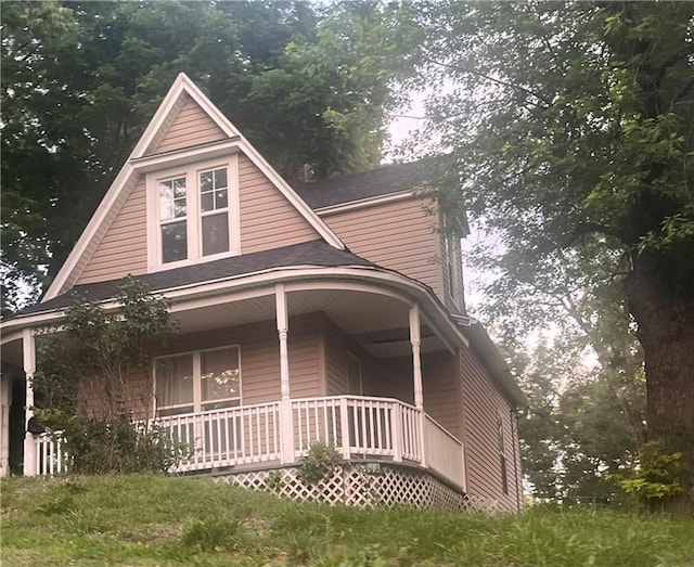 5325 Sawyer St, Saint Joseph, MO 64504 - view of front of house with a porch