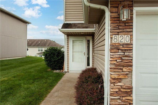 820 Peach Tree Ln, Blue Springs, MO 64064 - doorway to property with stone siding and a lawn