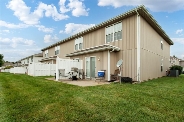 820 Peach Tree Ln, Blue Springs, MO 64064 - rear view of property with a patio area