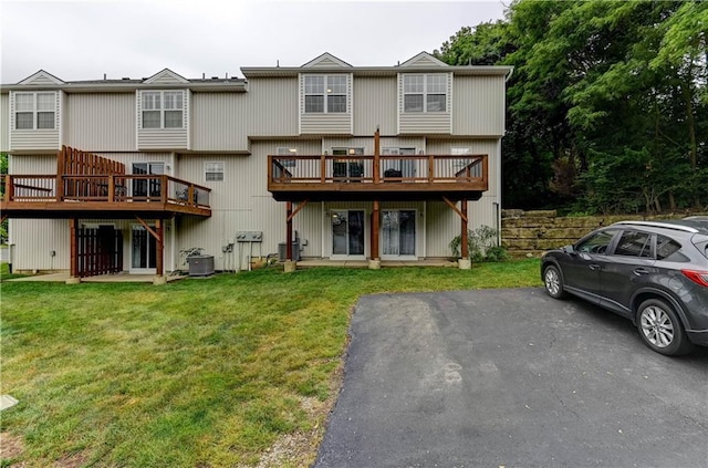3524 NE Austin Dr, Lees Summit, MO 64064 - back of property featuring a yard and a wooden deck