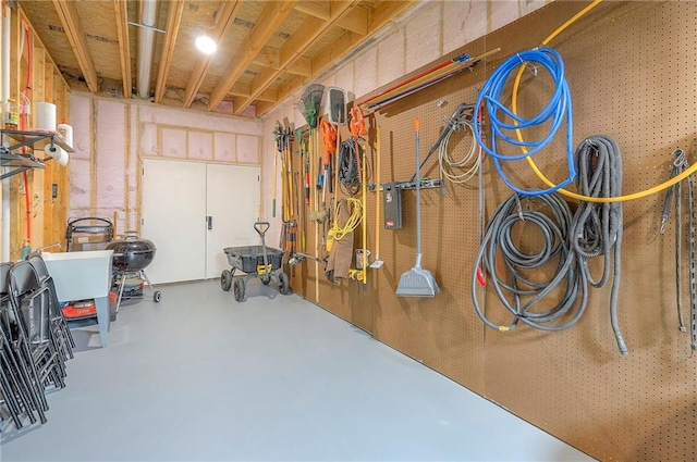 7736 N Donnelly Ave, Kansas City, MO 64158 - view of garage