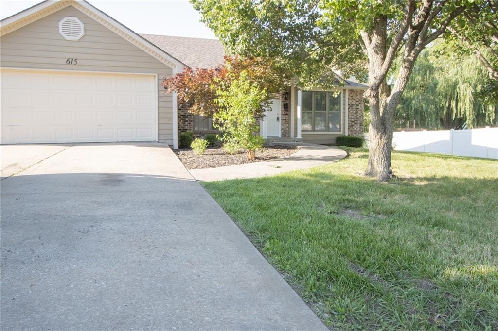 615 Cantebury St, Warrensburg, MO 64093 - photo 1