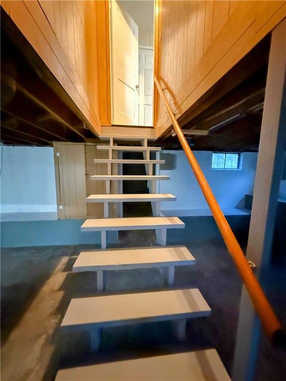 2321 Englewood Ct, Independence, MO 64052 - view of staircase